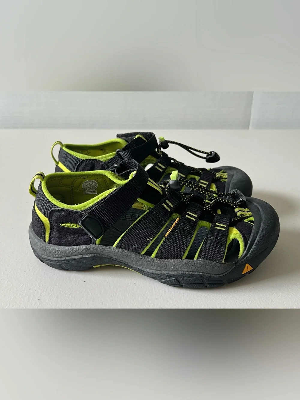 KEEN Newport H2 Big Kids Sandals Black Lime Green US 4